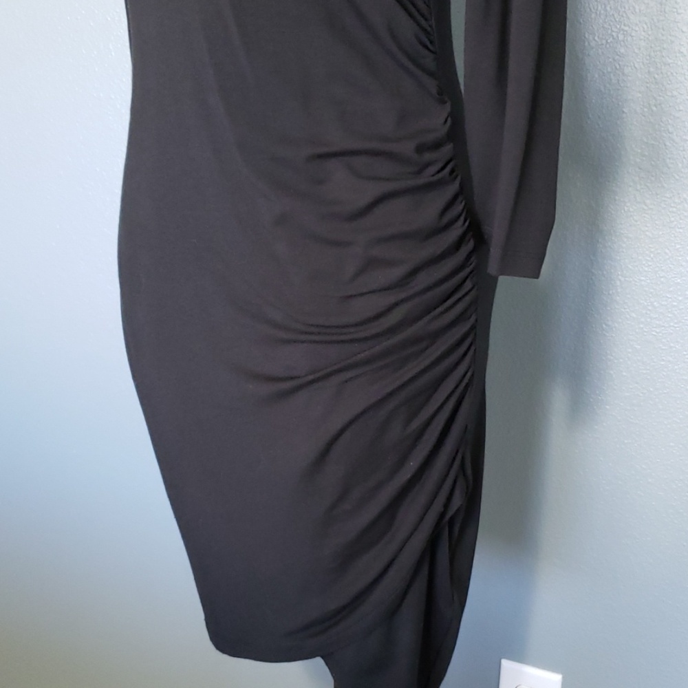 H&M elegant flattering little black dress - Picture 4 of 7
